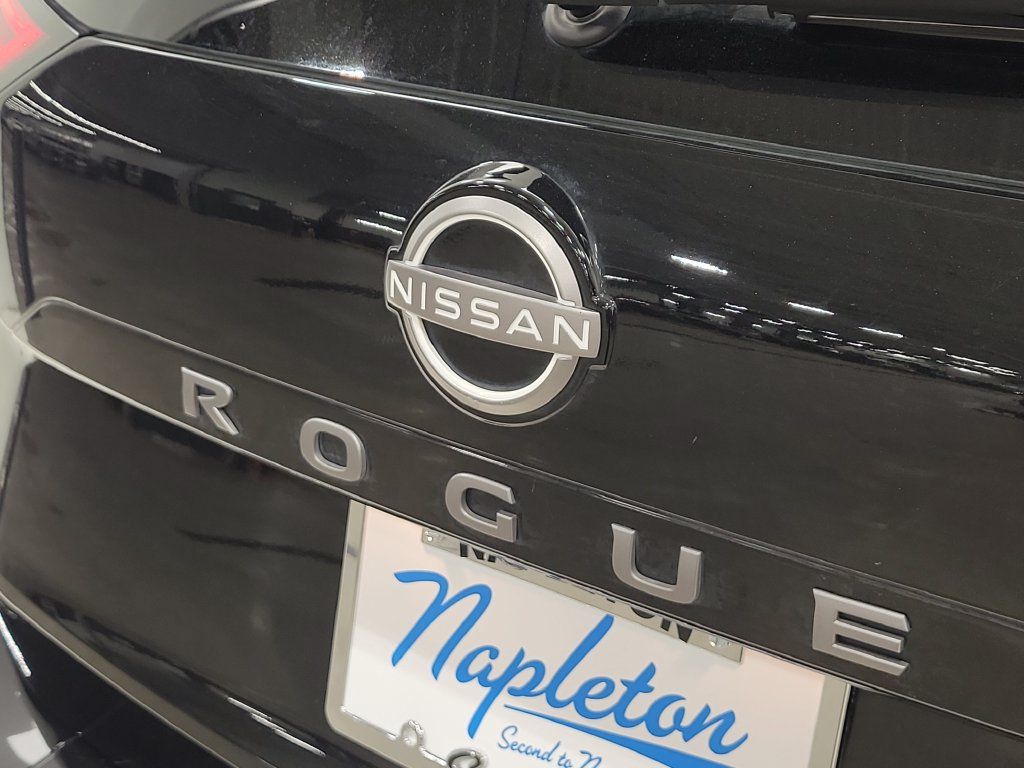 Used 2025 Nissan Rogue SV AWD/4WD image 7