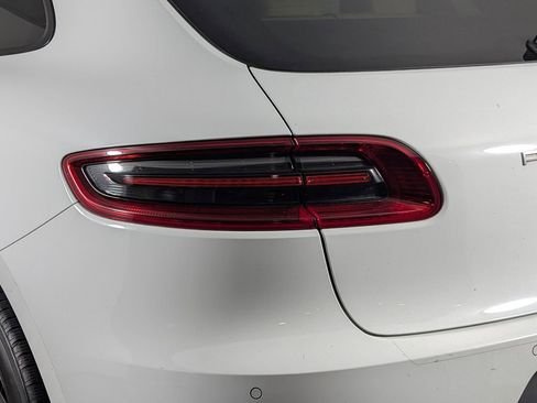 Used 2018 Porsche Macan image 16