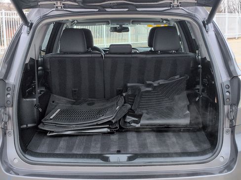 Used 2016 Toyota Highlander XLE image 28