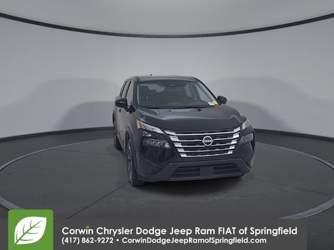 Used 2025 Nissan Rogue SV FWD image 4