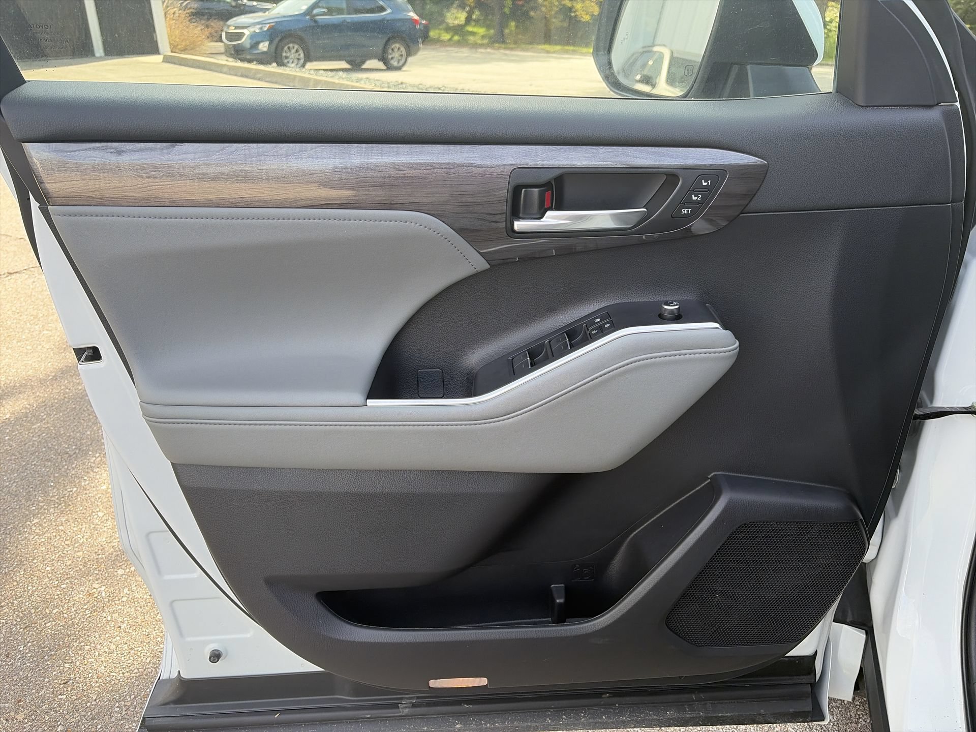 Used 2022 Toyota Highlander Platinum AWD/4WD image 24