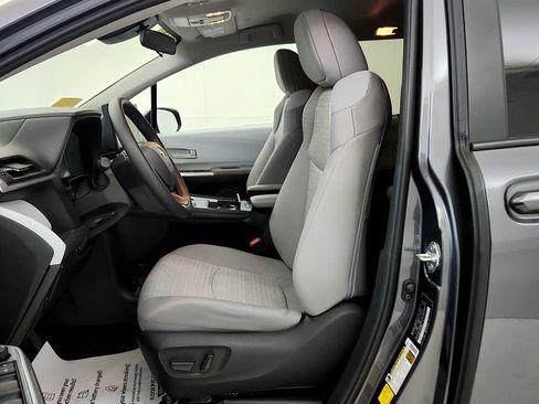 Certified 2025 Toyota Sienna LE AWD/4WD image 27