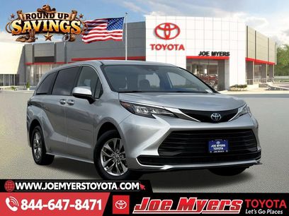 Used 2025 Toyota Sienna LE