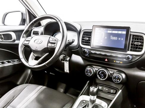 Used 2023 Hyundai Venue SEL FWD image 21