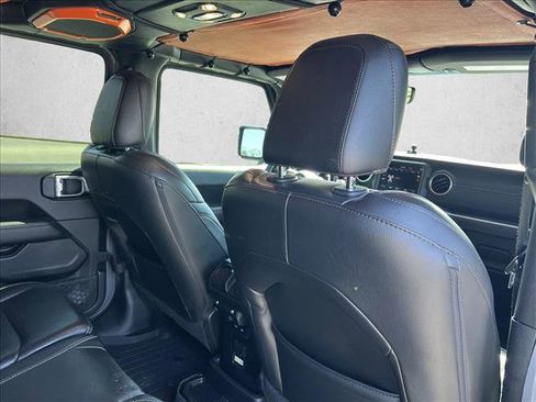 Used 2019 Jeep Wrangler Unlimited Sahara image 22