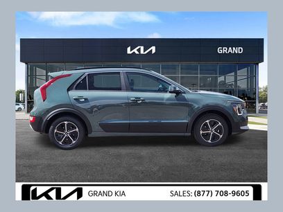 New 2025 Kia Niro EX