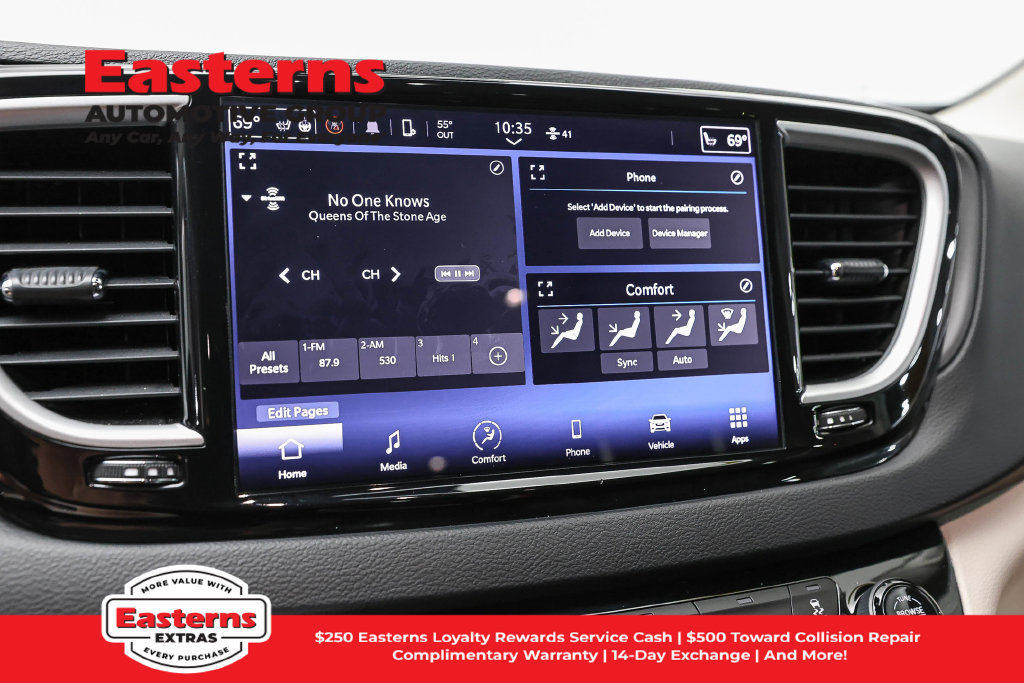Used 2023 Chrysler Pacifica Touring-L FWD image 19