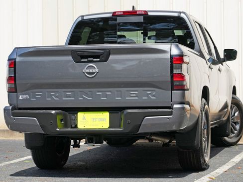 Used 2025 Nissan Frontier SV w/ SV Convenience Package RWD image 4