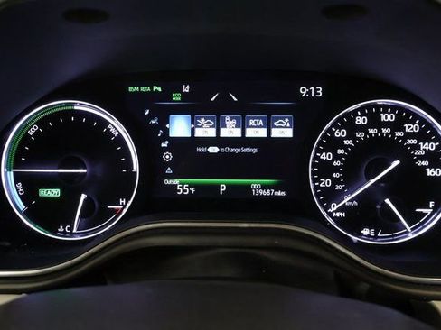 Used 2020 Toyota Avalon Limited image 16