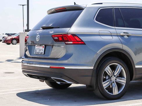 Used 2018 Volkswagen Tiguan SEL Premium FWD image 9