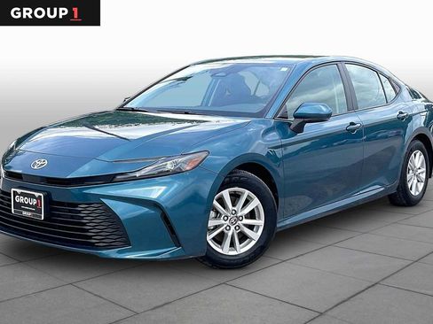 Used 2025 Toyota Camry LE FWD image 1