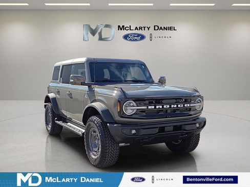 New 2025 Ford Bronco Outer Banks w/ Sasquatch Package image 1