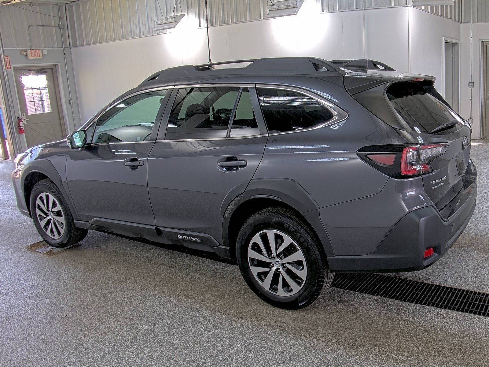 Used 2023 Subaru Outback Premium AWD/4WD image 5