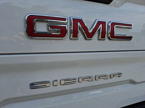 Used 2024 GMC Sierra 1500 AT4 w/ Technology Package AWD/4WD image 37