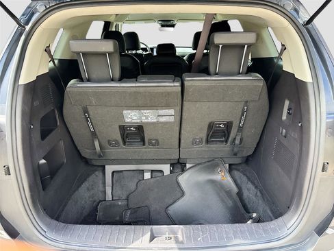 Used 2025 Kia Carnival FWD image 27