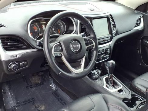 Used 2016 Jeep Cherokee Trailhawk w/ Leather Interior Group AWD/4WD image 18