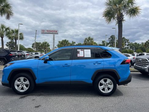 Used 2021 Toyota RAV4 XLE w/ Convenience Package FWD image 7