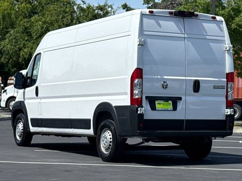 Used 2024 RAM ProMaster 2500 w/ Convenience Group FWD image 3