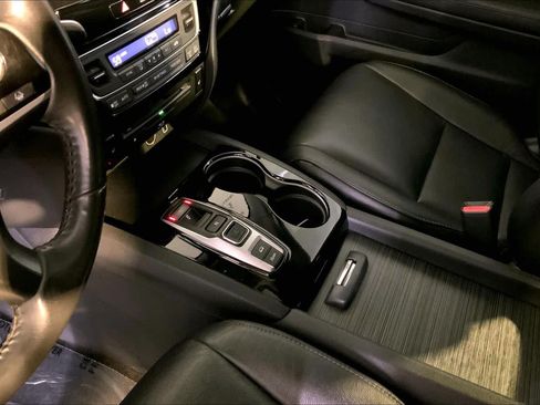 Used 2019 Honda Pilot Touring image 17