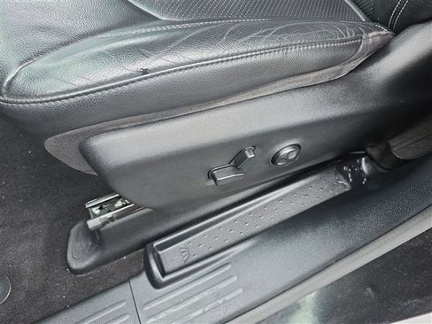 Used 2020 Chrysler Pacifica Touring-L Plus w/ S Appearance Package image 14