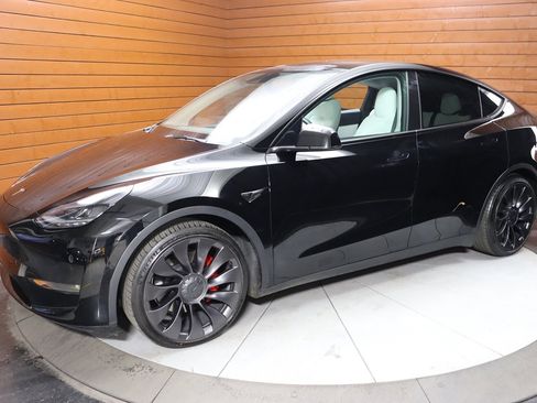 Used 2023 Tesla Model Y Performance image 18