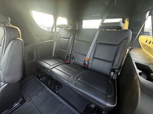 Used 2024 Chevrolet Suburban Premier w/ Premium Package image 8