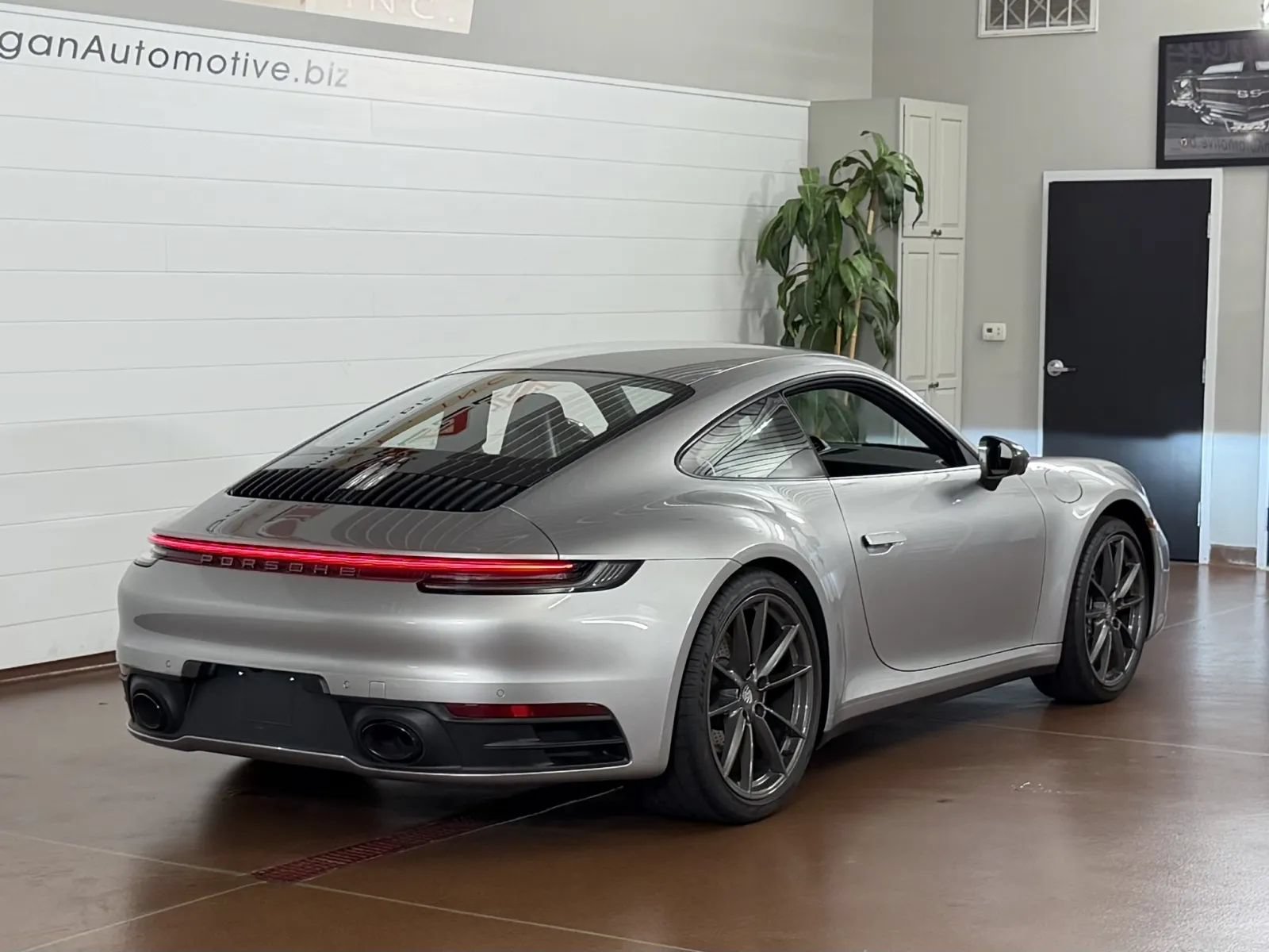 Used 2024 Porsche 911 Carrera T RWD image 3
