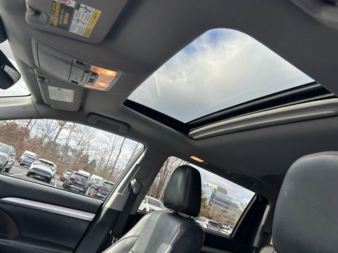 Used 2017 Toyota Highlander XLE image 23