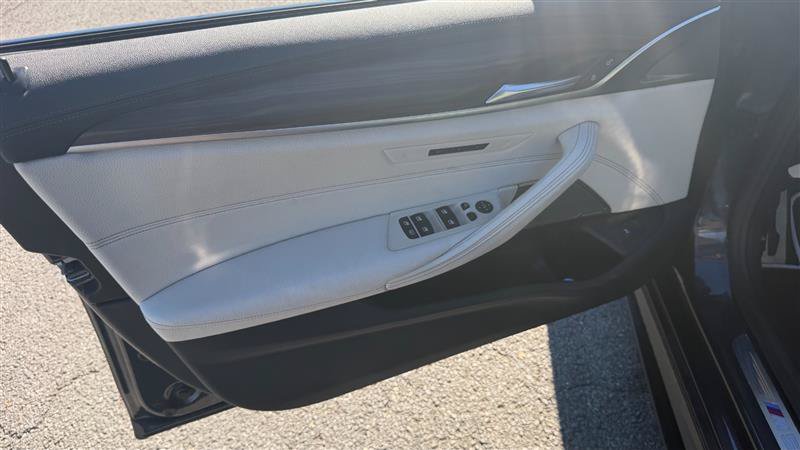 Used 2021 BMW M550i xDrive w/ Executive Package AWD/4WD image 15