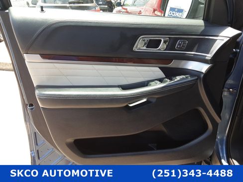 Used 2019 Ford Explorer Platinum image 12