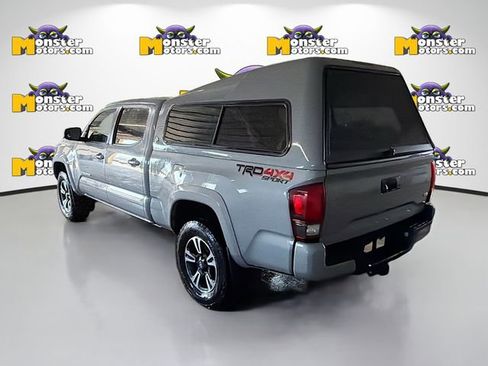 Used 2018 Toyota Tacoma TRD Sport image 6
