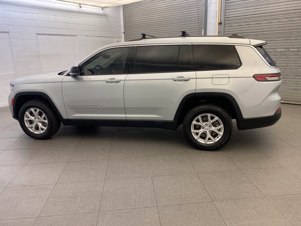 Used 2023 Jeep Grand Cherokee L Limited AWD/4WD image 8
