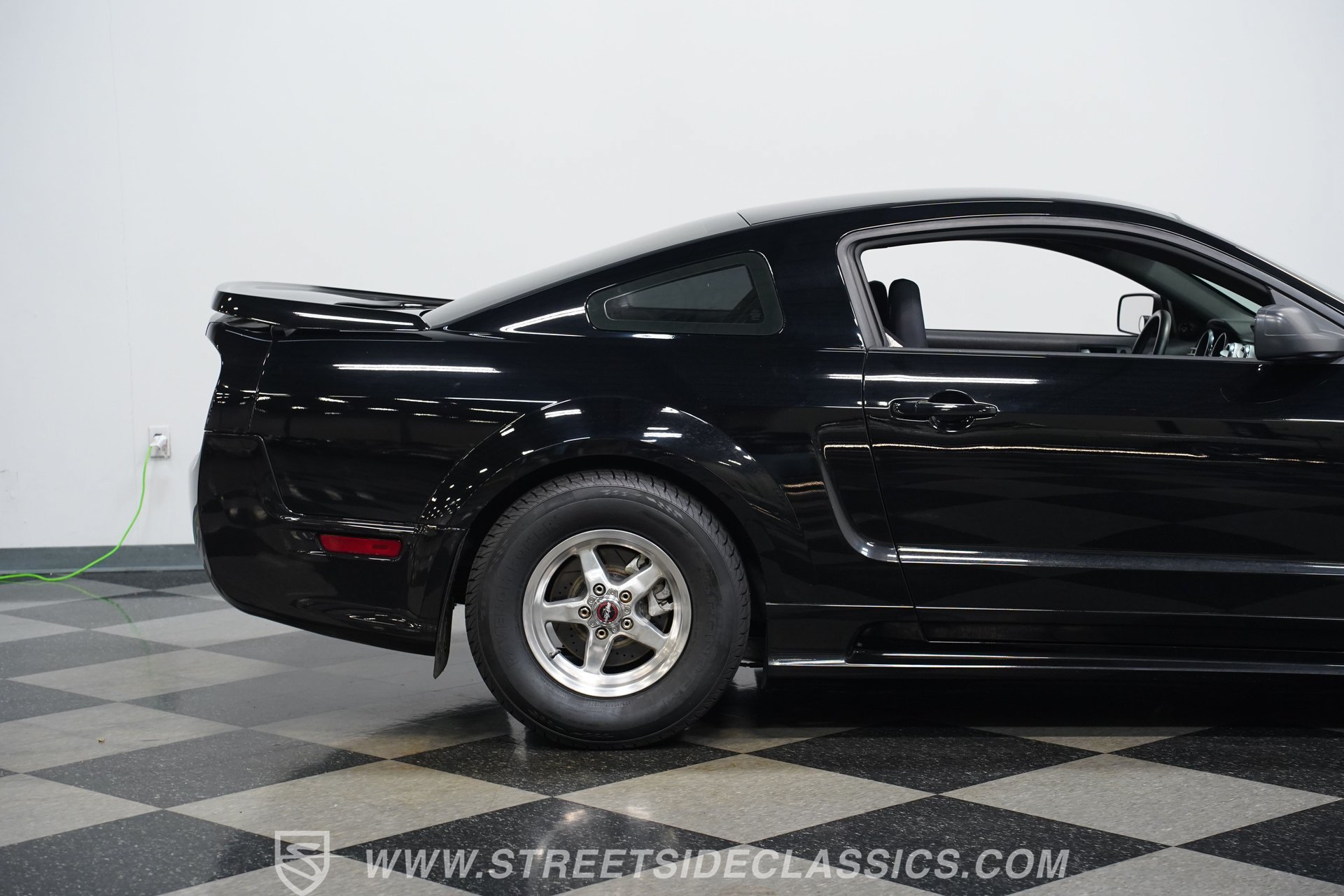 Used 2006 Ford Mustang GT RWD image 28