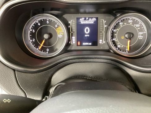 Used 2020 Jeep Cherokee Latitude Plus w/ Cold Weather Group image 28