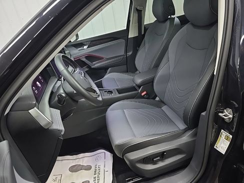 Used 2025 Volkswagen Tiguan SE w/ Panoramic Sunroof Package AWD/4WD image 29