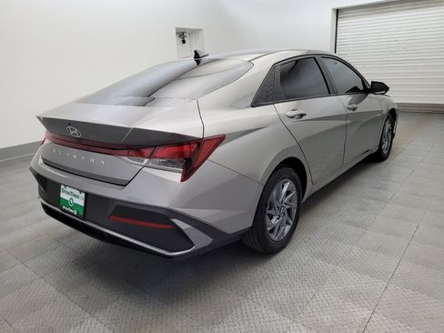 Used 2024 Hyundai Elantra SEL FWD image 9