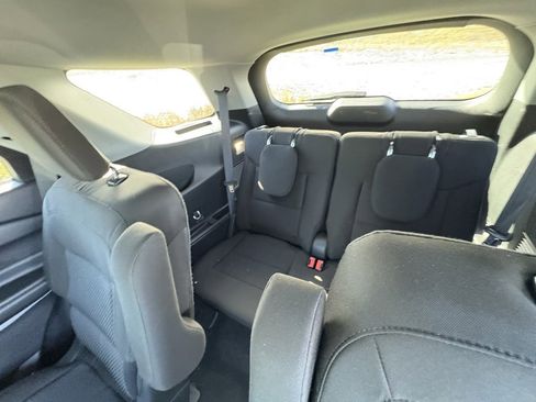 Used 2023 Ford Explorer XLT image 30