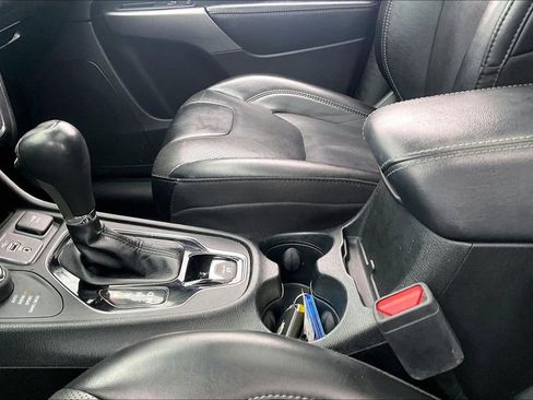 Used 2022 Jeep Cherokee Limited image 21