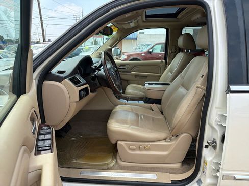 Used 2012 Cadillac Escalade Luxury RWD image 9