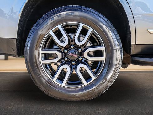 Used 2023 GMC Yukon Denali AWD/4WD image 9