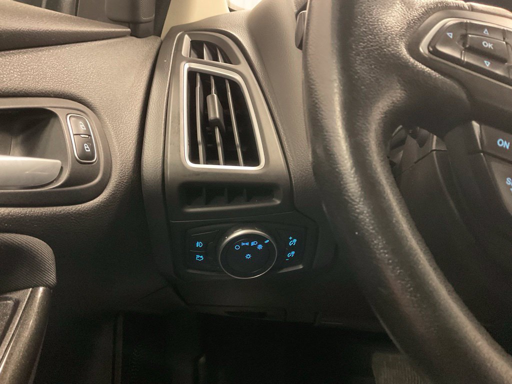 Used 2015 Ford Focus Titanium FWD image 12
