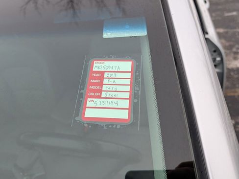 Used 2019 Kia Niro EX image 32