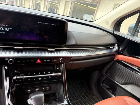 Used 2023 Kia Carnival SX Prestige image 17