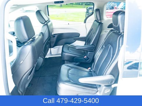 Used 2023 Chrysler Pacifica Touring-L FWD image 31