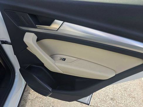 Certified 2025 Audi Q5 2.0T Premium w/ Convenience Plus Package image 13