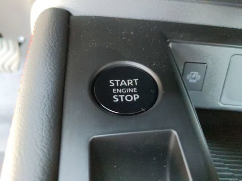 Certified 2025 Nissan Kicks SR FWD image 42