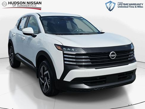 Used 2025 Nissan Kicks SV FWD image 1