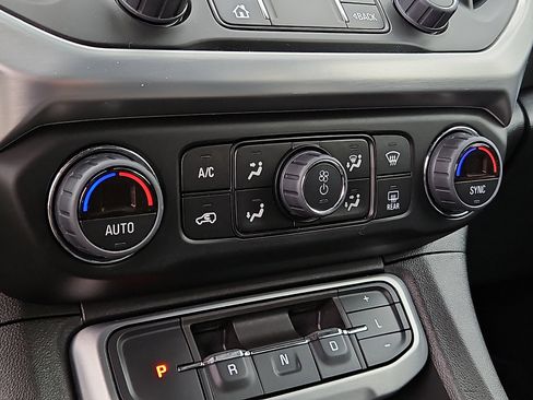 Used 2023 GMC Acadia SLE w/ Driver Convenience Package AWD/4WD image 15