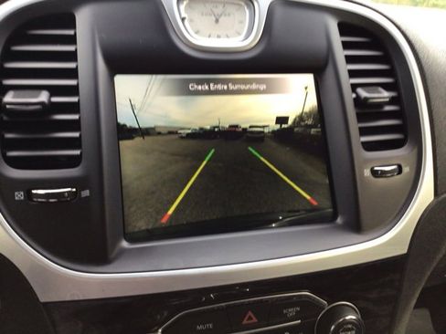 Used 2023 Chrysler 300 Touring L w/ Comfort Group image 10