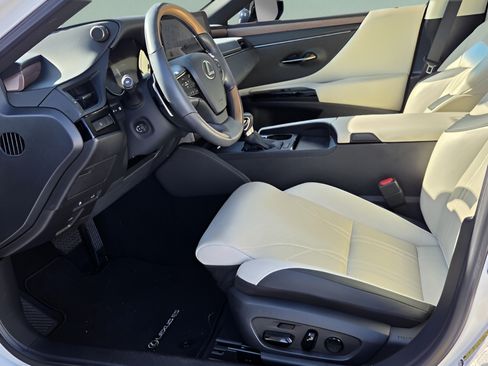Used 2024 Lexus ES 350 w/ Technology Package FWD image 9
